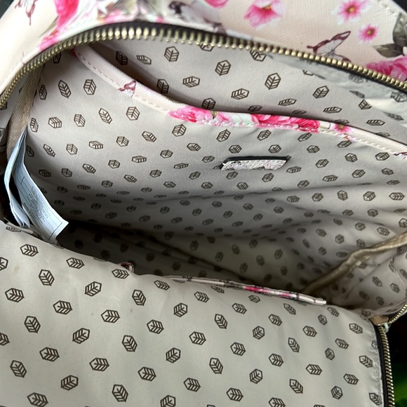 CALL IT SPRING |🌹🦋Roses Butterflies Print Multi-Pocket Adjustable Backpack Bag - Picture 13 of 14